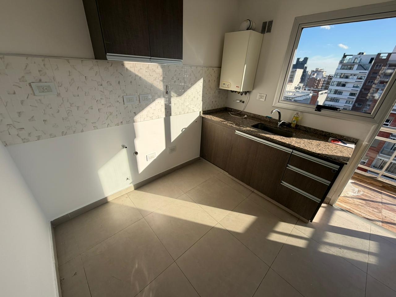 Foto de VENTA DEPARTAMENTO 2 AMBIENTES CON COCHERA. APTO CREDITO. QUILMES CENTRO, imagen 5