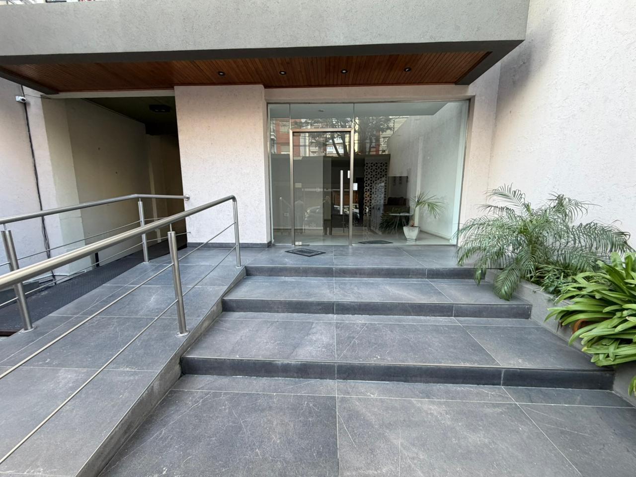 Foto de VENTA DEPARTAMENTO 2 AMBIENTES CON COCHERA. APTO CREDITO. QUILMES CENTRO, imagen 4