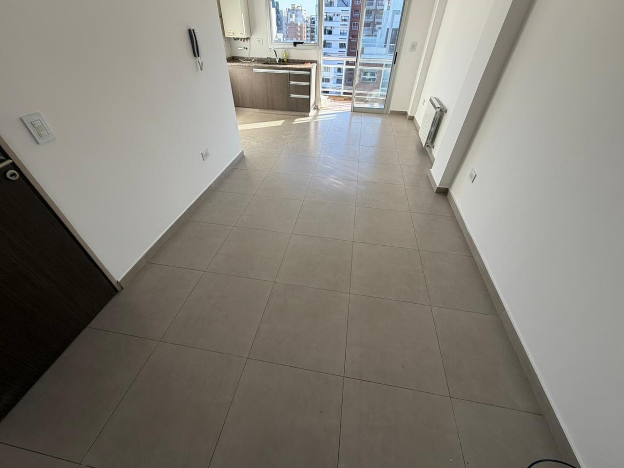 Foto de VENTA DEPARTAMENTO 2 AMBIENTES CON COCHERA. APTO CREDITO. QUILMES CENTRO, imagen 2