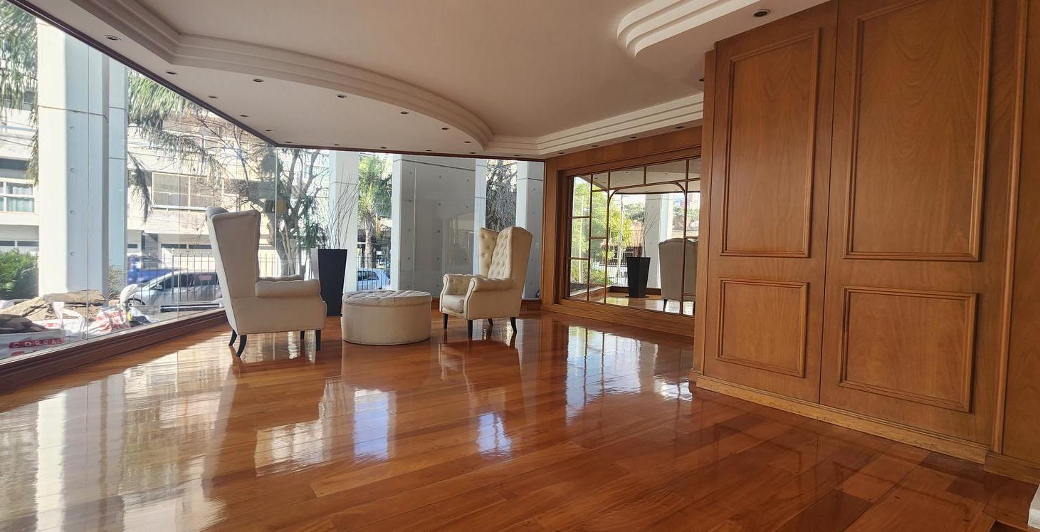Foto de VENTA DE SEMIPISO 5 AMBIENTES CON 2 COCHERAS Y BAULERA-QUILMES CENTRO, imagen 1