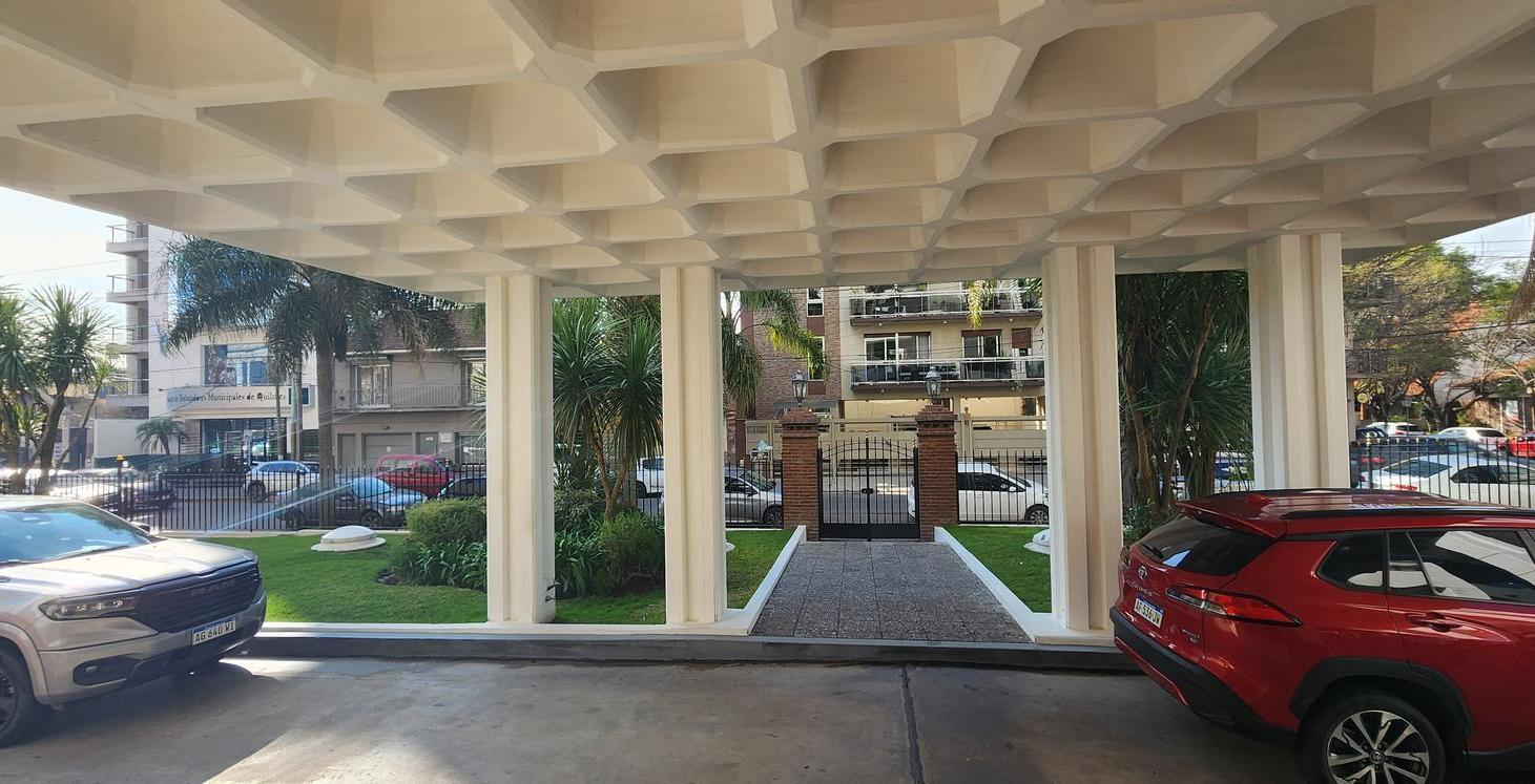 Foto de VENTA DE SEMIPISO 5 AMBIENTES CON 2 COCHERAS Y BAULERA-QUILMES CENTRO, imagen 4