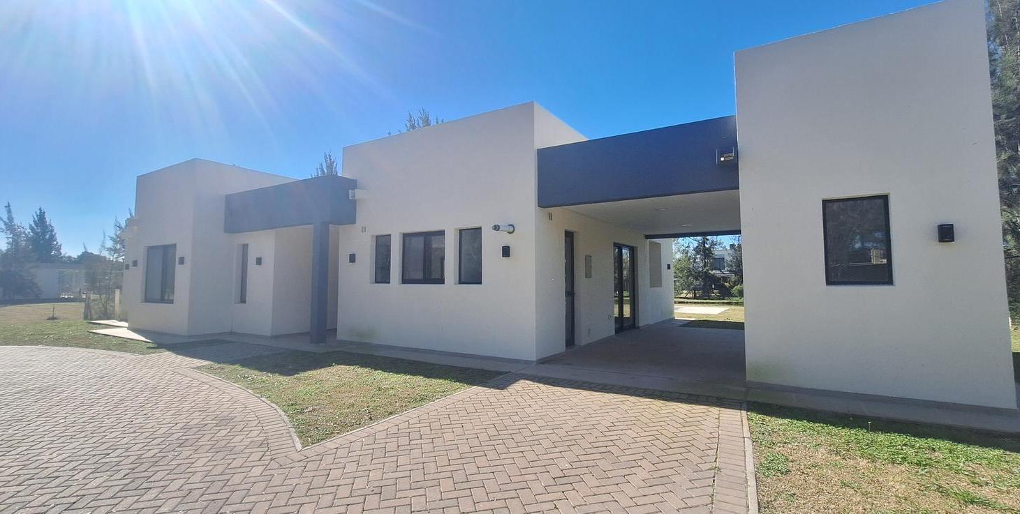 Foto de VENTA DE CASA 4 AMB. CON PILETA EN MIRALAGOS CLUB DE CAMPO, imagen 4