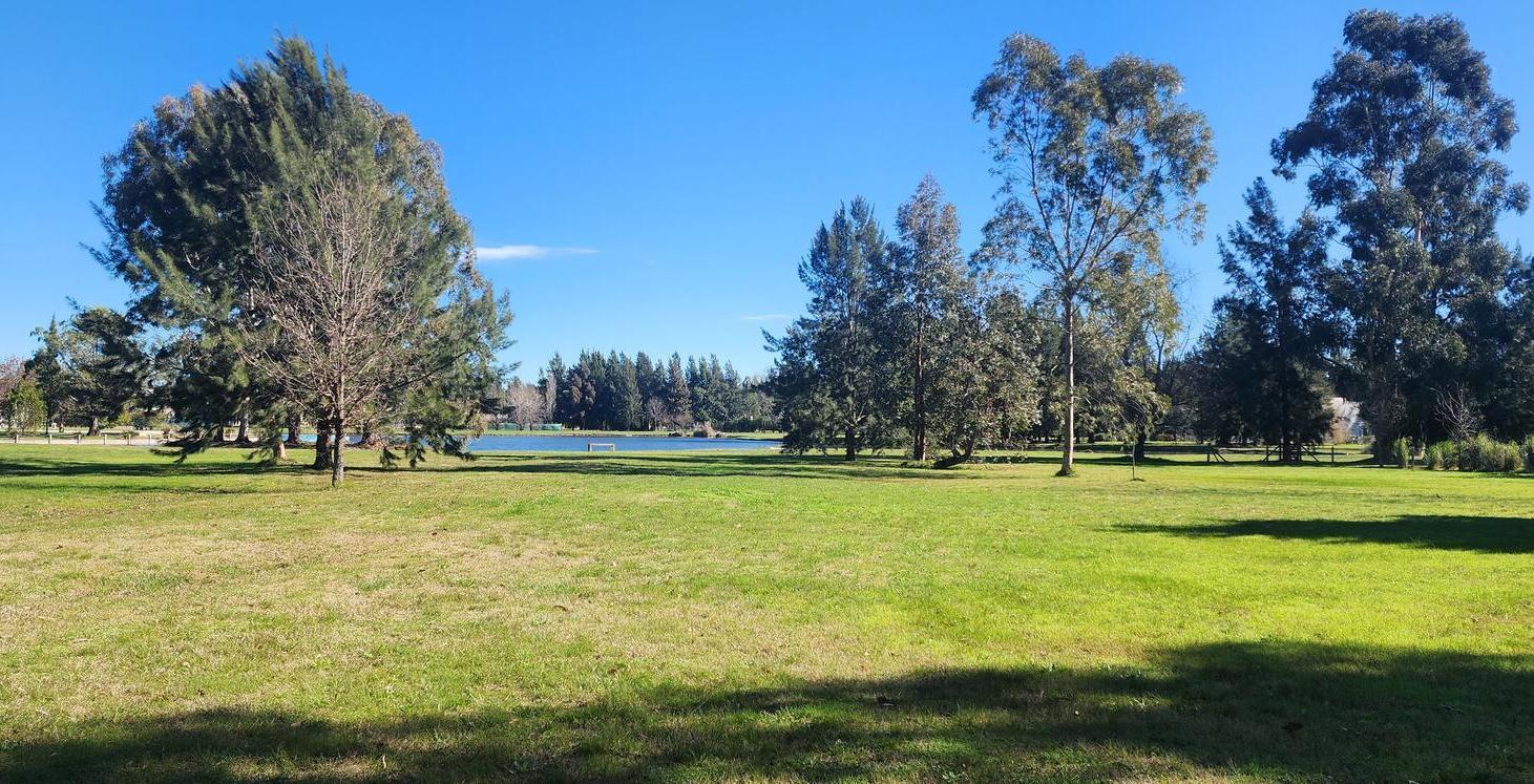 Foto de VENTA DE LOTE A LA LAGUNA EN MIRALAGOS CLUB DE CAMPO, imagen 1