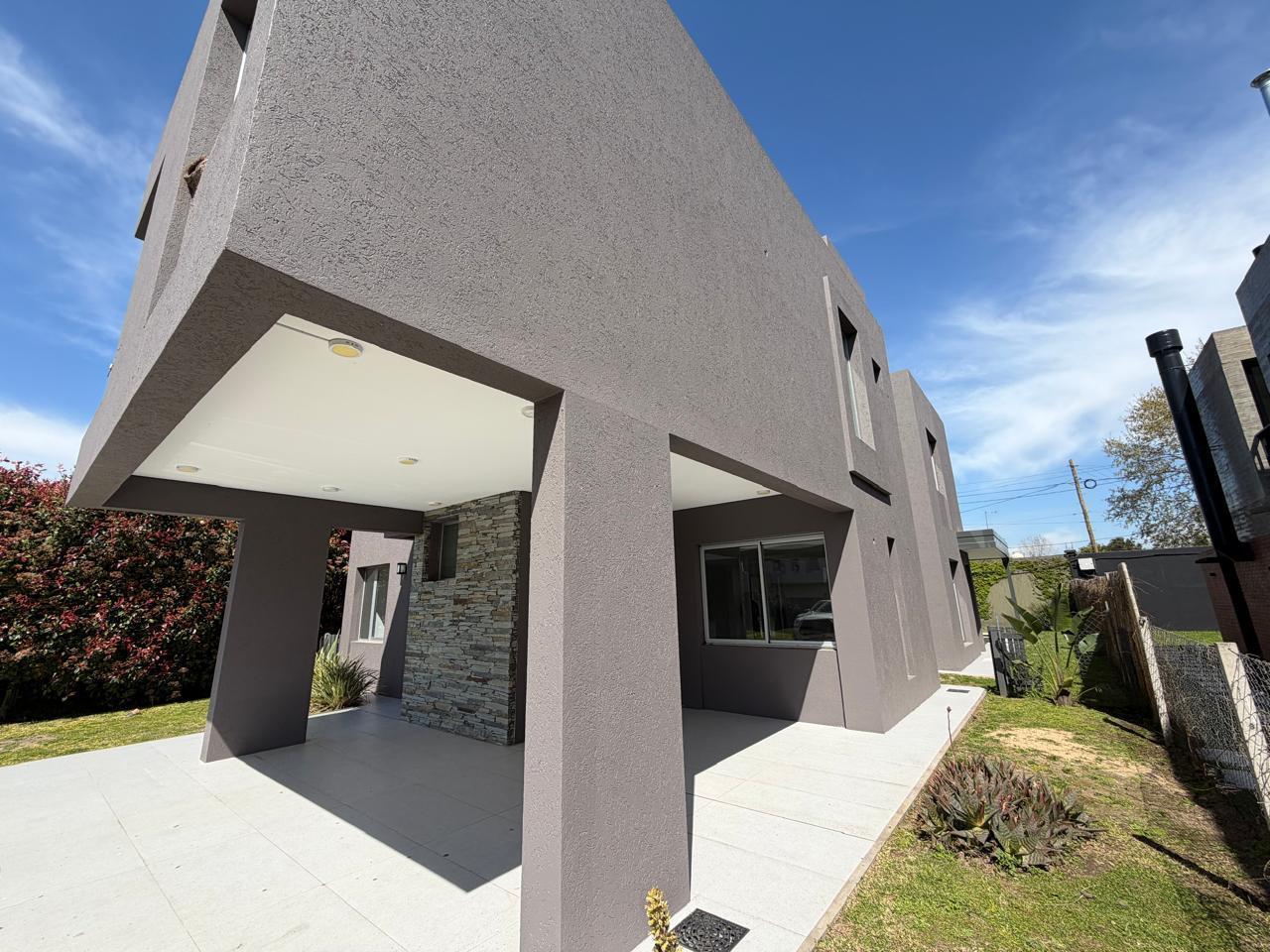 Foto de Casa en alquier 5 ambientes en barrio privado Los Troncos Berazategui, imagen 1
