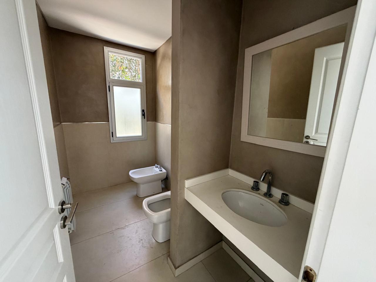 Foto de Casa en alquier 5 ambientes en barrio privado Los Troncos Berazategui, imagen 4