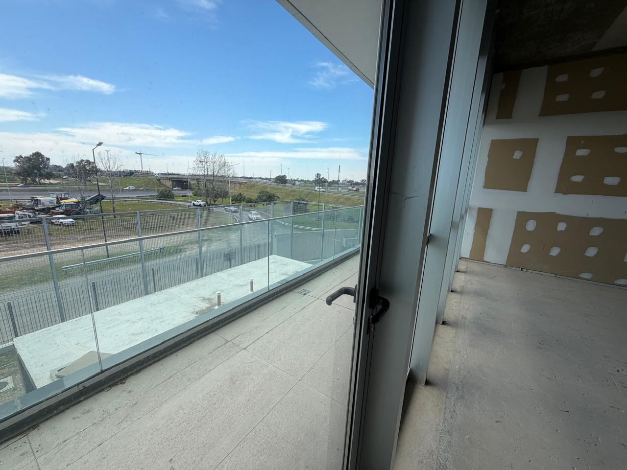 Foto de ALQUILER OFICINA POLO HUDSON 77M2 CON BALCON, imagen 3