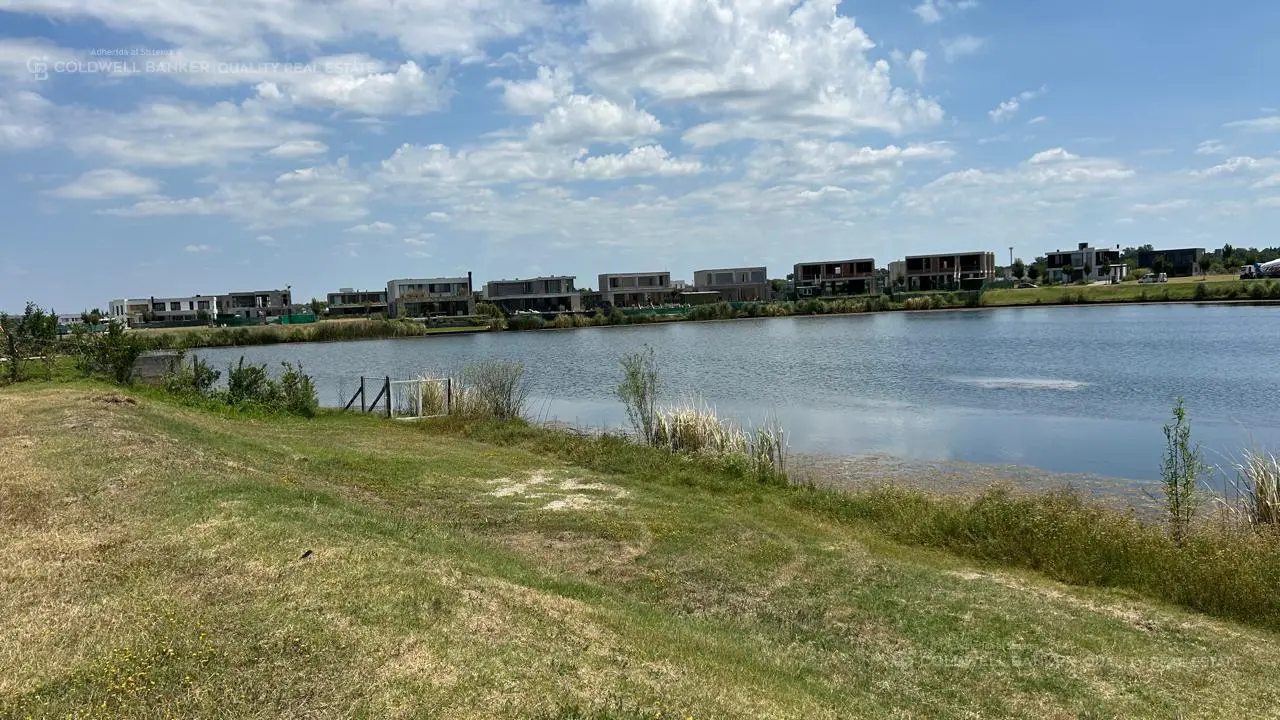 Venta de Lote en Riberas Puertos del Lago 3