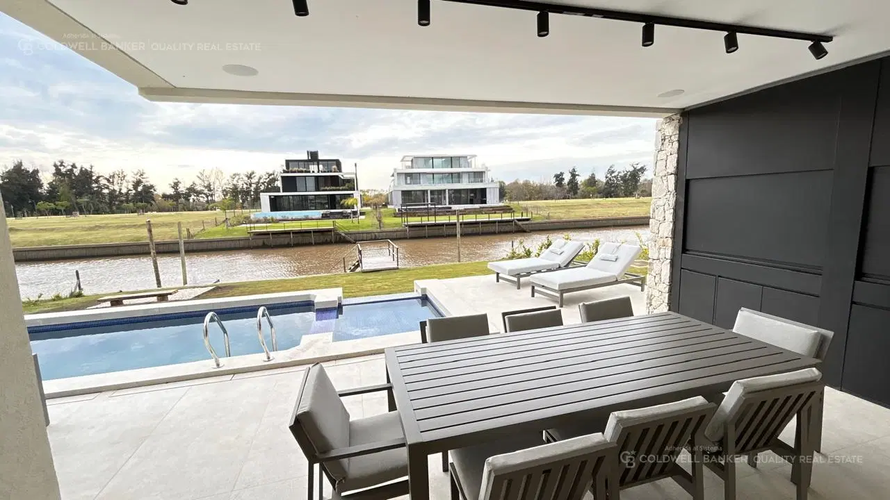 Casa premiun en venta a estrenar con amarra al rio Yacht Nordelta 3