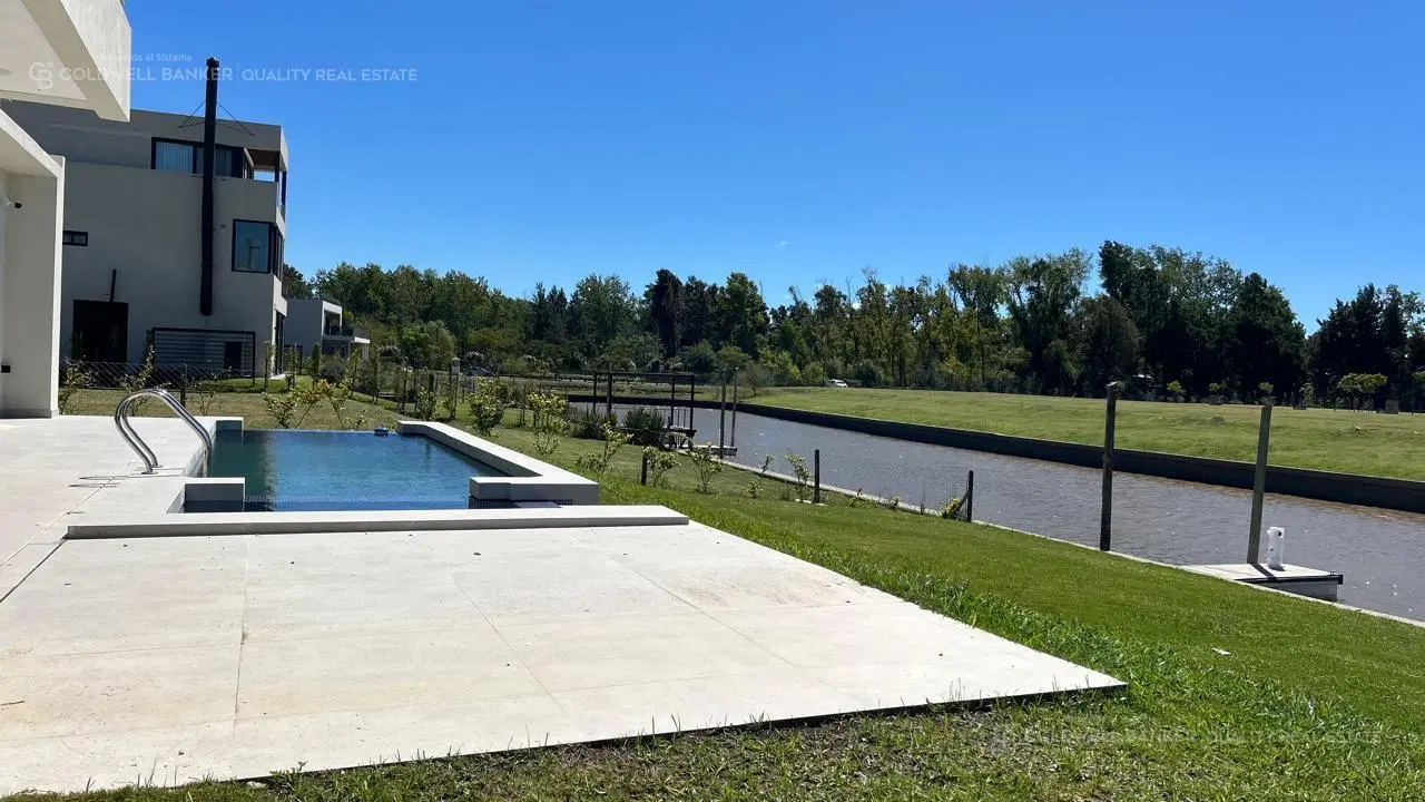 Casa premiun en venta a estrenar con amarra al rio Yacht Nordelta 4