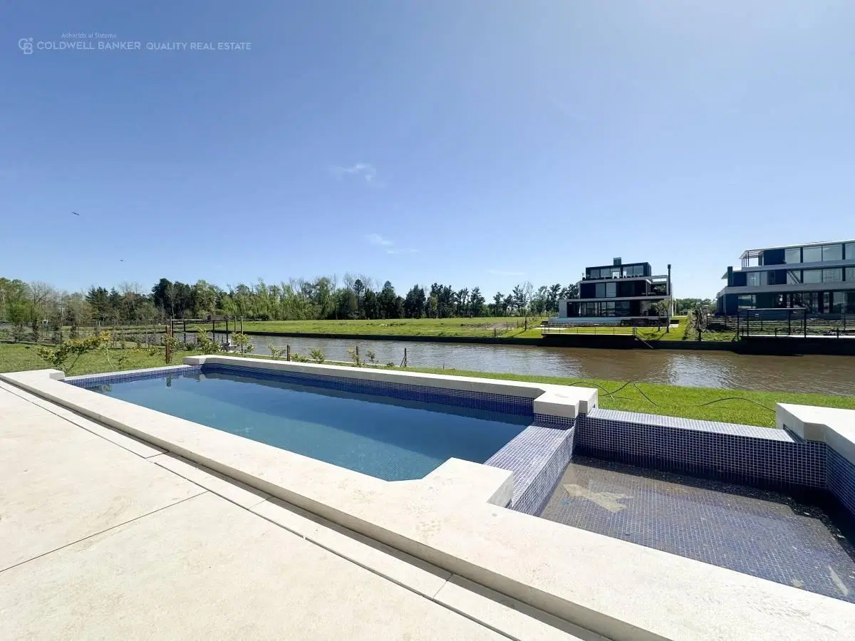 Casa premiun en venta a estrenar con amarra al rio Yacht Nordelta 2