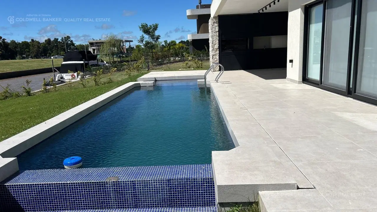 Casa premiun en venta a estrenar con amarra al rio Yacht Nordelta 5