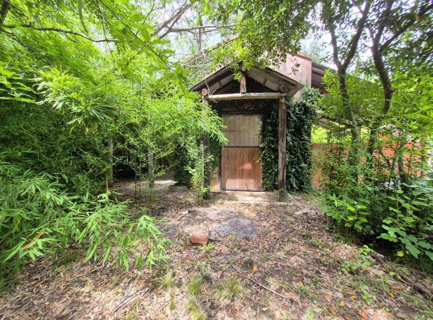 Casa en La Pista con gran terreno, barrio semi cerrado único ! 5