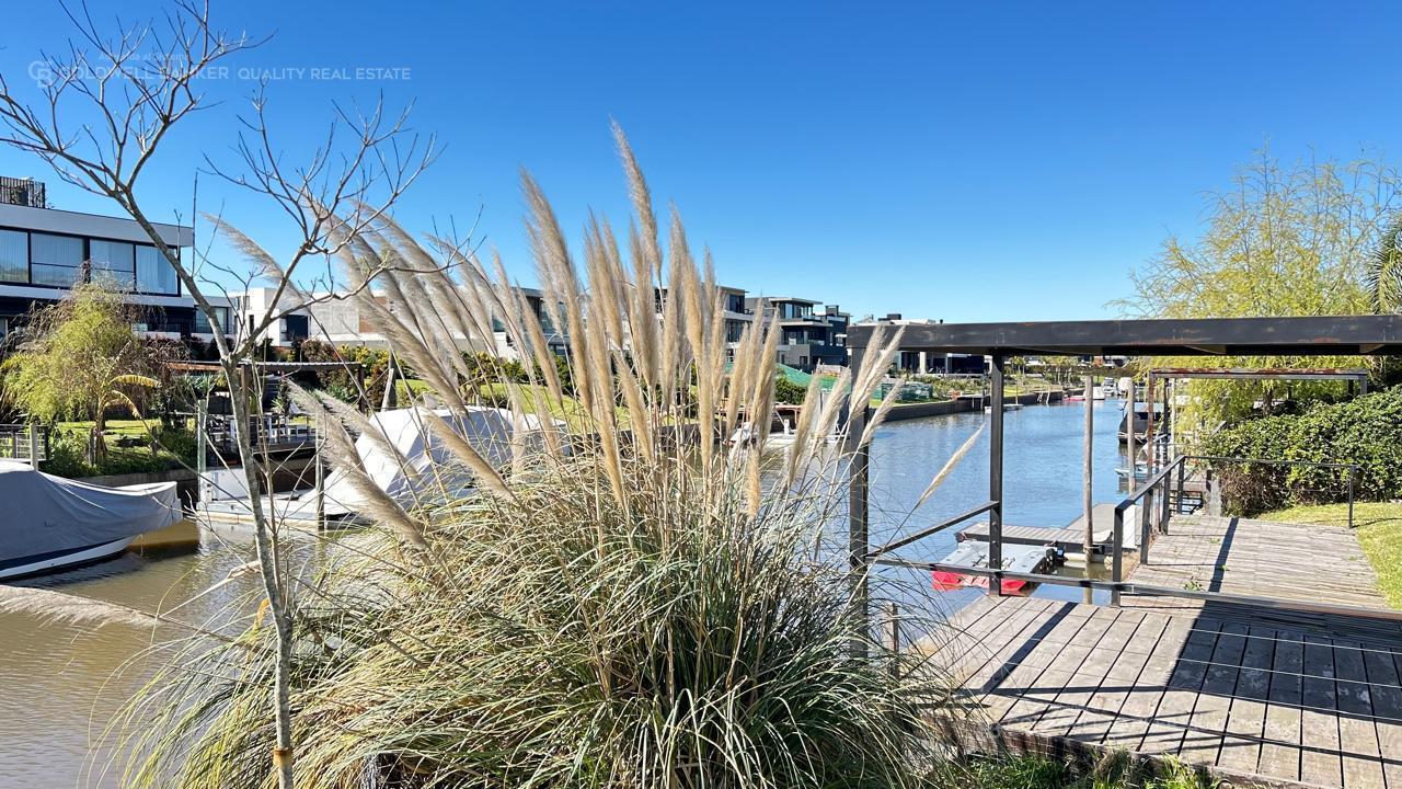 Foto de CASA | 7 AMBIENTES | SALIDA AL RÍO | AMARRA PROPIA | PISCINA | EL YACHT, imagen 2