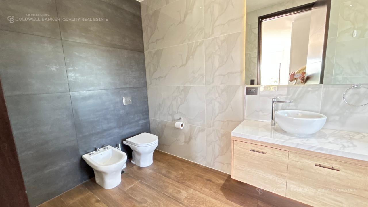 Foto de CASA | 7 AMBIENTES | SALIDA AL RÍO | AMARRA PROPIA | PISCINA | EL YACHT, imagen 3