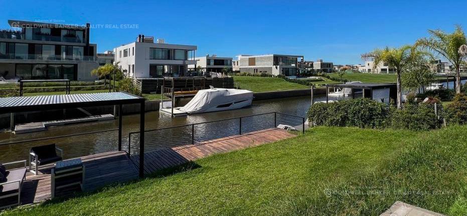 Foto de CASA | 7 AMBIENTES | SALIDA AL RÍO | AMARRA PROPIA | PISCINA | EL YACHT, imagen 5