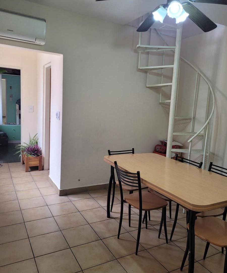 Foto de Casa al frente con patio, terraza y cochera, imagen 4