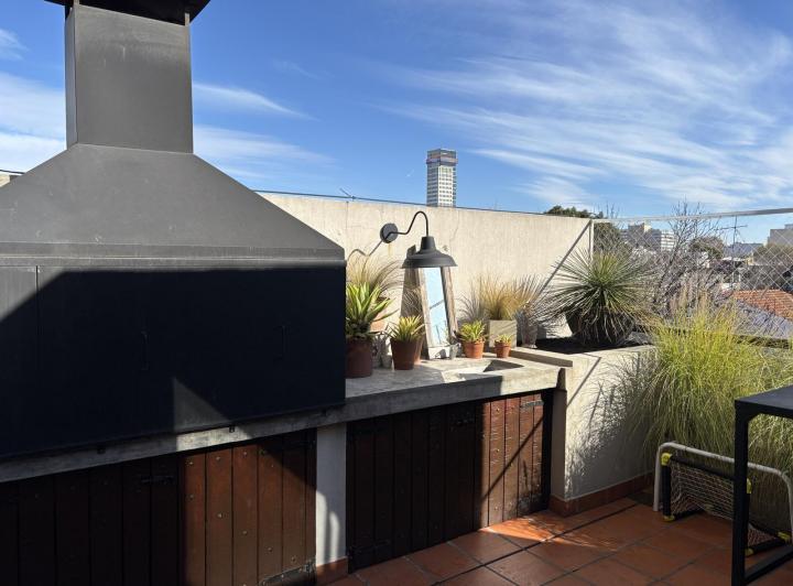 Departamento en Venta en Saavedra Triplex con pileta, parrilla y terraza. 2