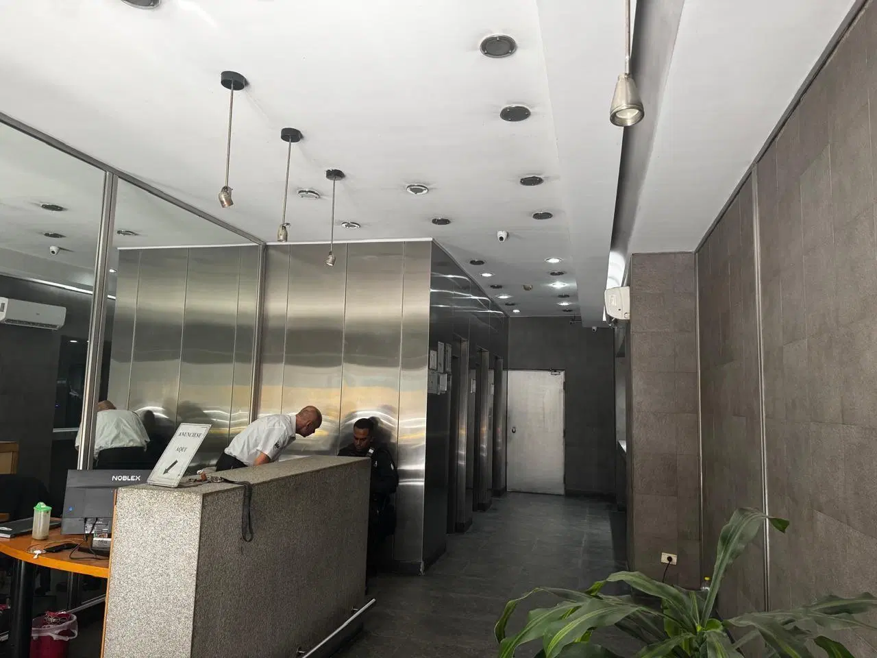 Oficina . | corrientes al 1800 4