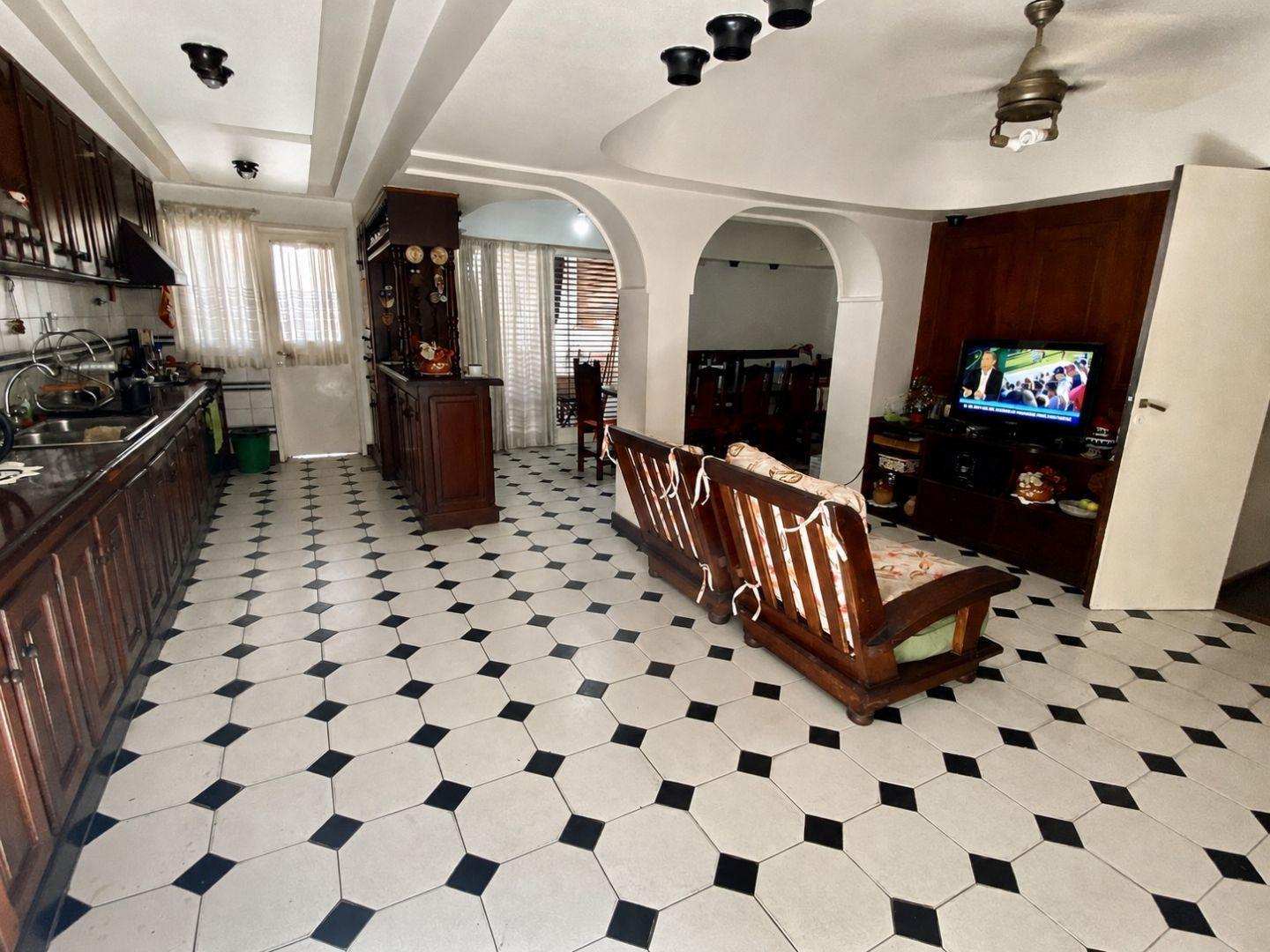 Foto de VENTA - CASA 4 AMBIENTES C/COCHERA - VILLA GRAL MITRE, imagen 5
