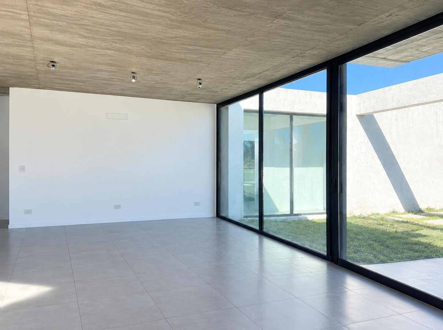 Foto de VENTA - CASA 4 AMBIENTES C/COCHERA - SAN VICENTE, imagen 4