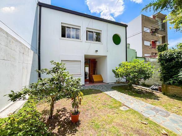 Foto de Casa en venta La plata. 5 amb quincho y jardin, imagen 2