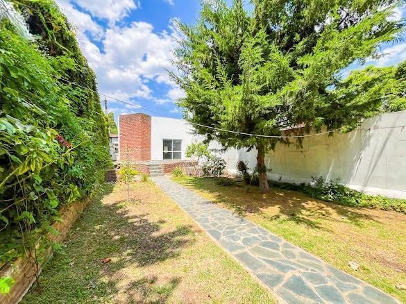 Foto de Casa en venta La plata. 5 amb quincho y jardin, imagen 4