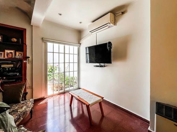 Foto de Casa en venta La plata. 5 amb quincho y jardin, imagen 3
