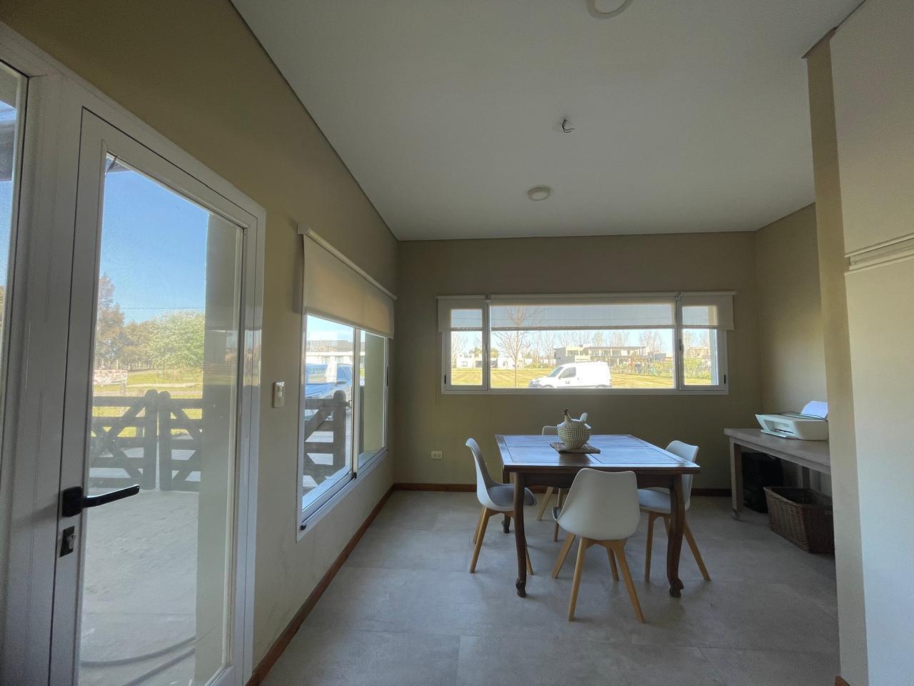 Foto de ALQUILER TEMPORARIO - CASA 7 AMB C/COCHERA - SAN VICENTE, imagen 4