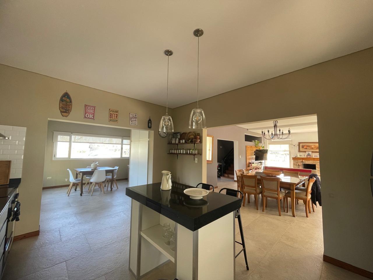 Foto de ALQUILER TEMPORARIO - CASA 7 AMB C/COCHERA - SAN VICENTE, imagen 1