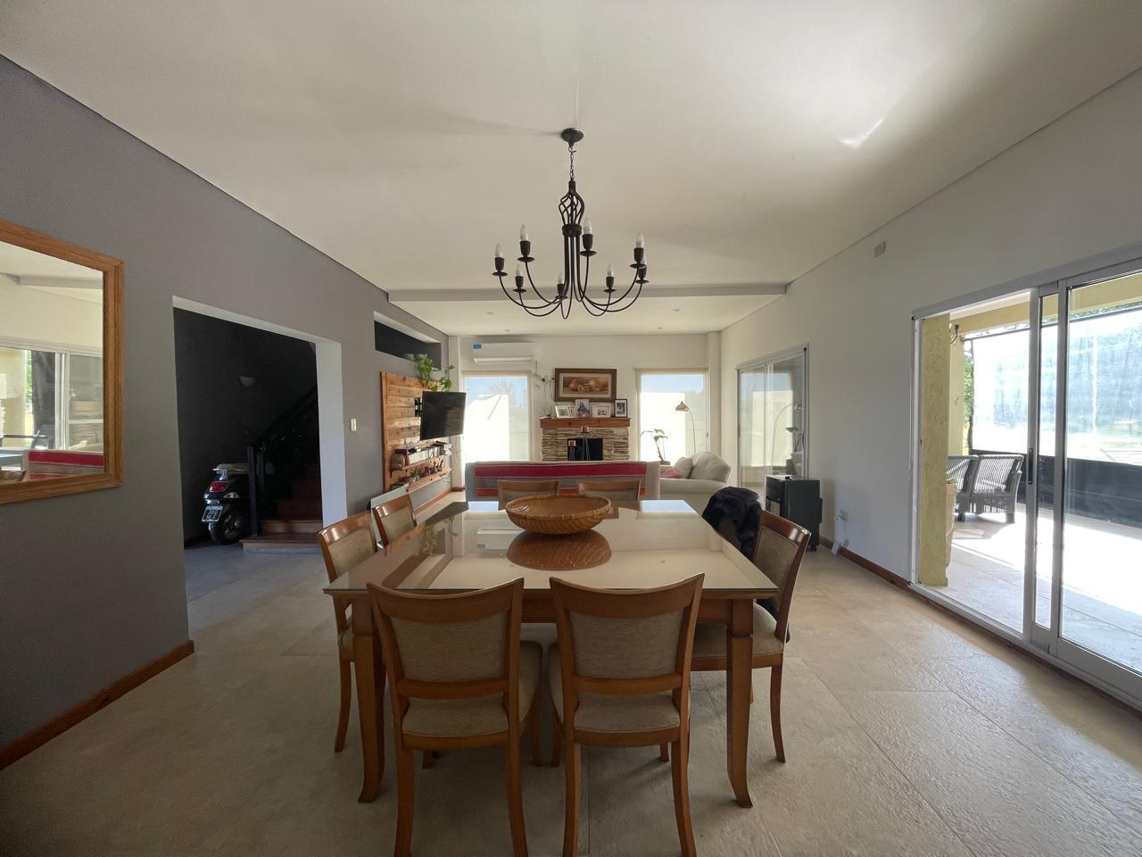 Foto de ALQUILER TEMPORARIO - CASA 7 AMB C/COCHERA - SAN VICENTE, imagen 5