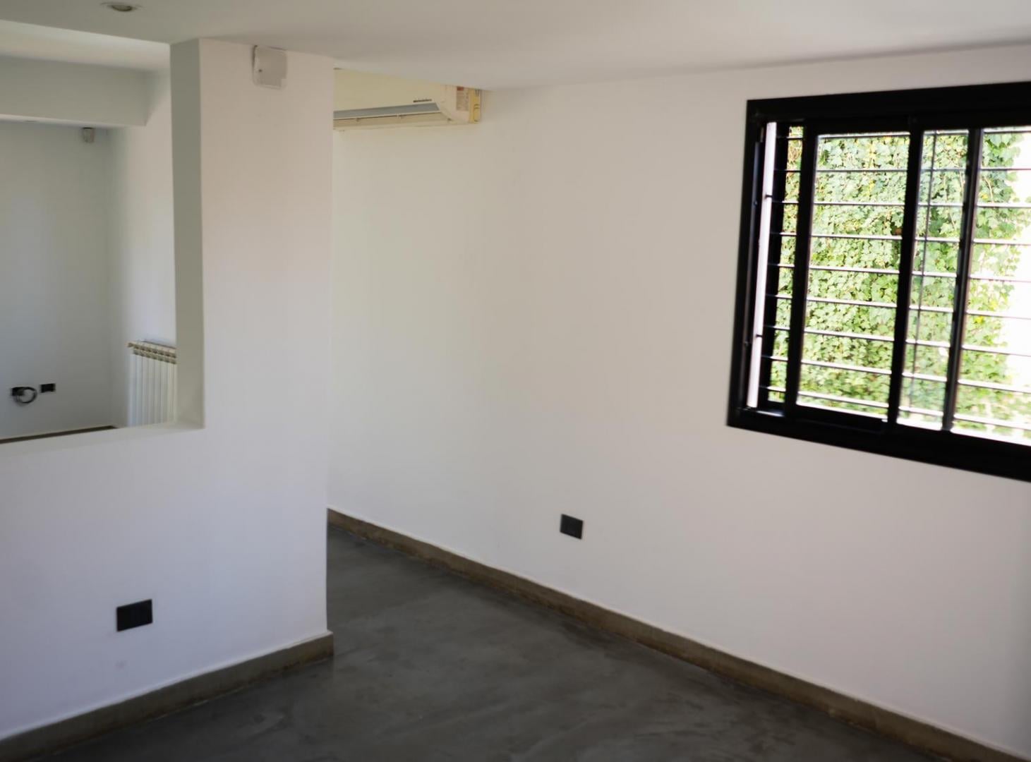 Foto de VENTA - CASA 4 AMBIENTES C/COCHERA - VILLA ELISA, imagen 2