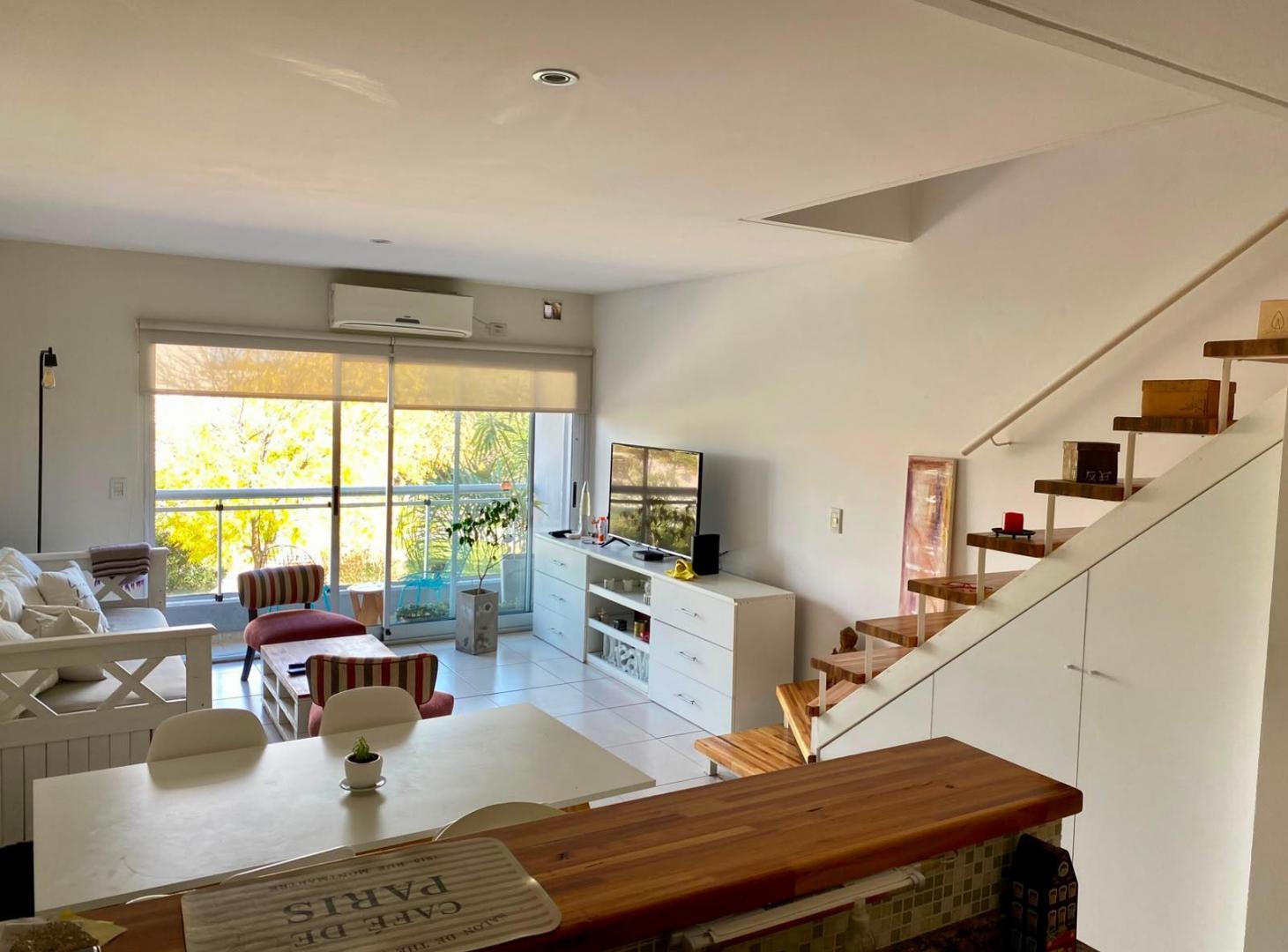 Foto de VENTA - PH 2 AMBIENTES C/COCHERA - BERAZATEGUI, imagen 2