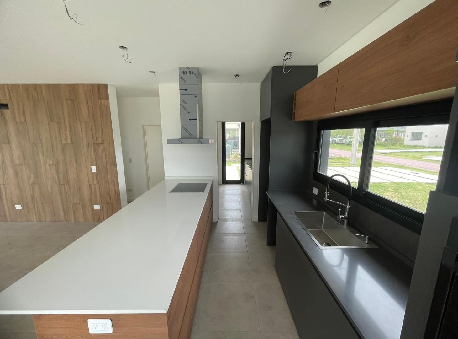 Foto de VENTA - CASA 4 AMBIENTES C/PILETA - SAN VICENTE, imagen 4
