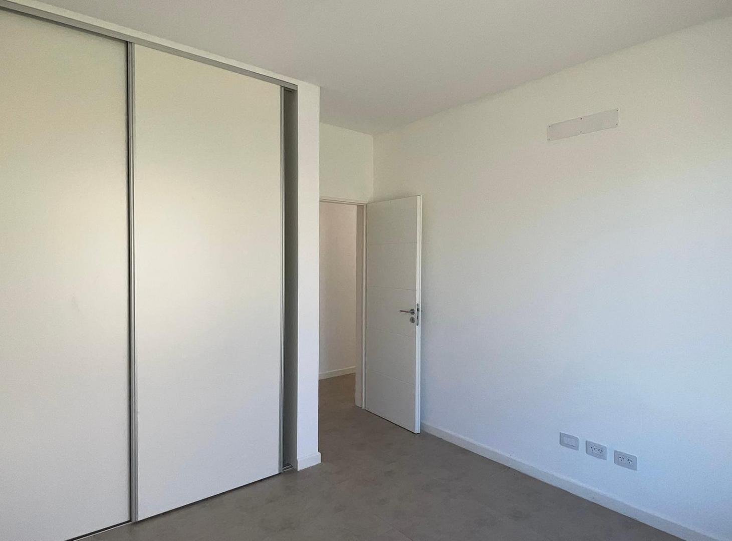 Foto de VENTA - CASA 4 AMBIENTES C/PILETA - SAN VICENTE, imagen 5