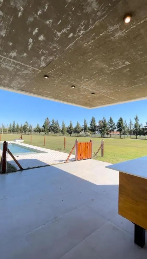 Foto de ALQUILER - CASA 4 AMBIENTES C/PILETA - SAN VICENTE, imagen 1