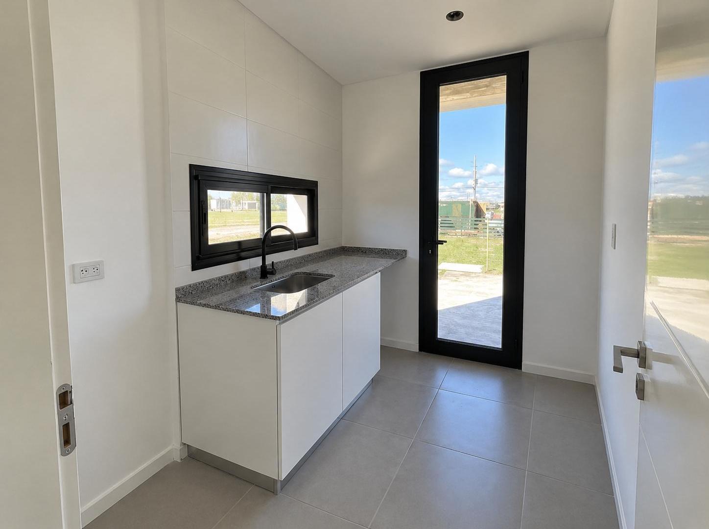 Foto de ALQUILER - CASA 4 AMBIENTES C/PILETA - SAN VICENTE, imagen 3