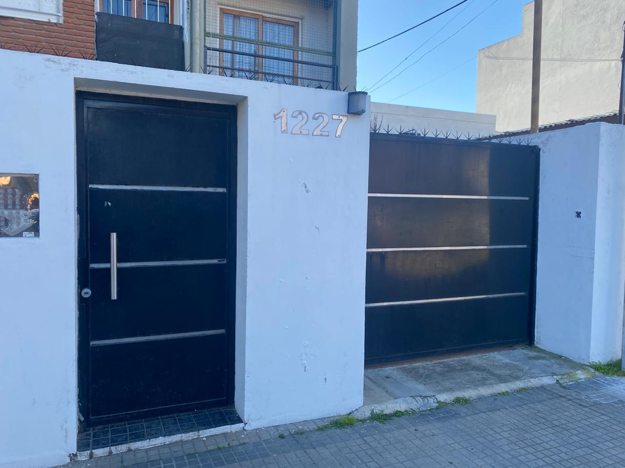 Foto de VENTA-DEPARTAMENTO UN DORMITORIO CON COCHERA-LA PLATA, imagen 2