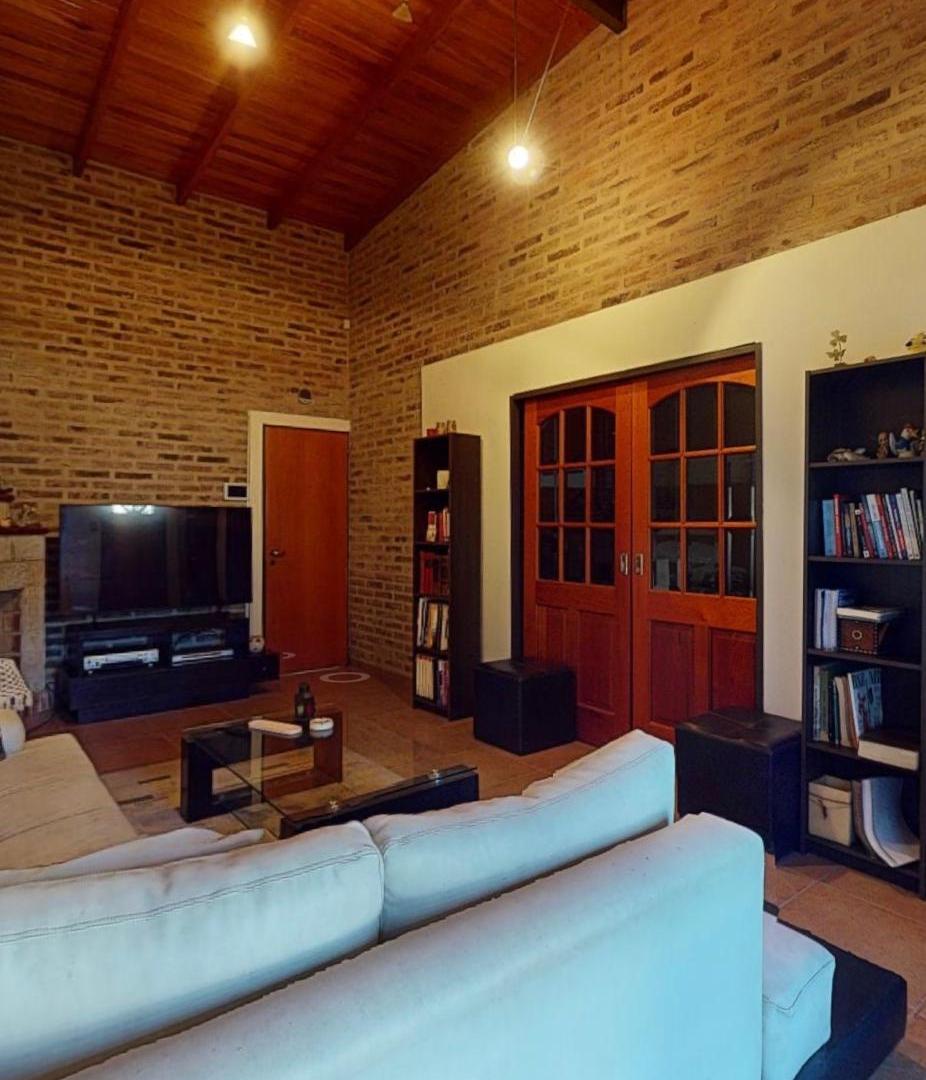 Foto de VENTA - CASA 5 AMBIENTES C/COCHERA - RINGUELET APTO CREDITO, imagen 4