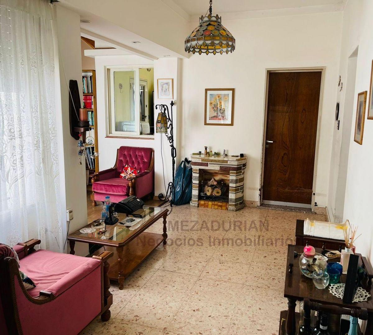 Casa con Local y Garage - Amplio Jardin con Parilla 2