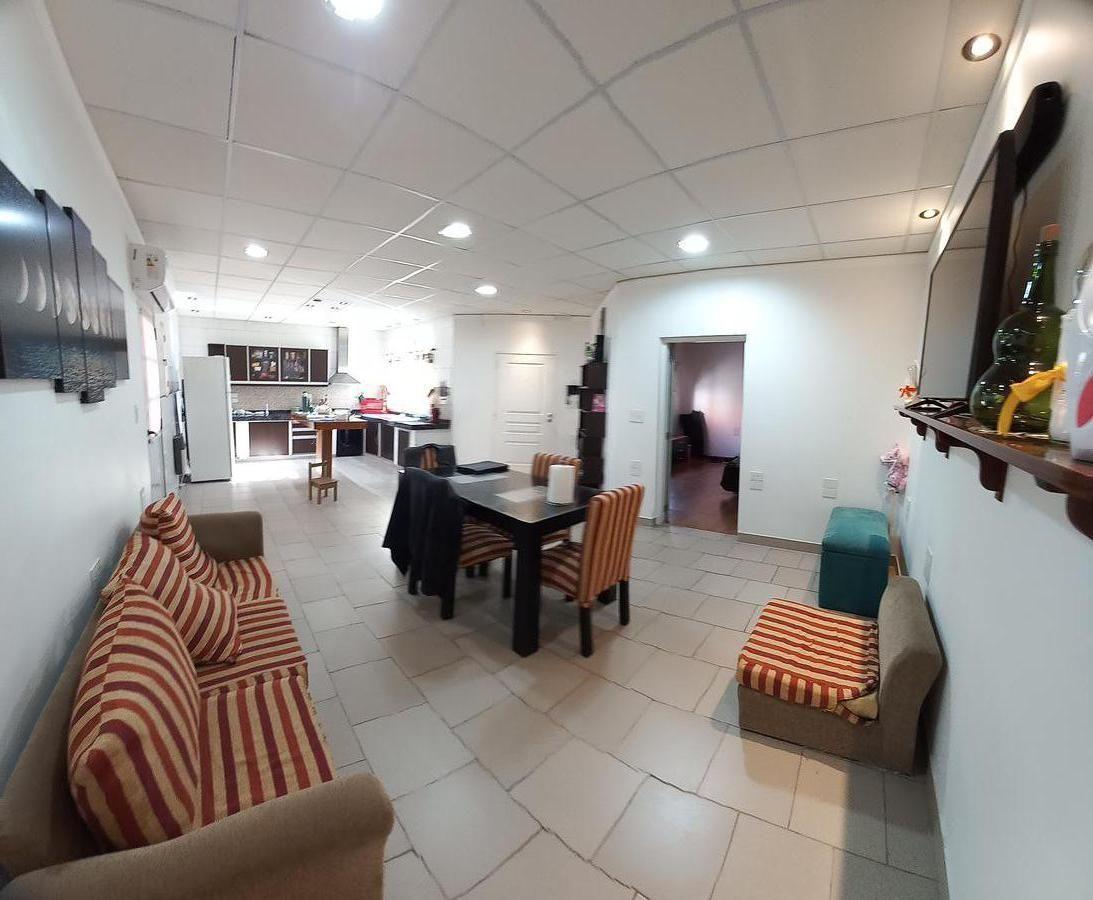 OPORTUNIDAD CASA DE 3 AMBIENTES + 2 DEPARTAMENTO