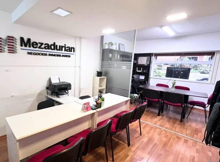 Con posibilidad de Alquiler de cochera - Mobiliario Opcional 1