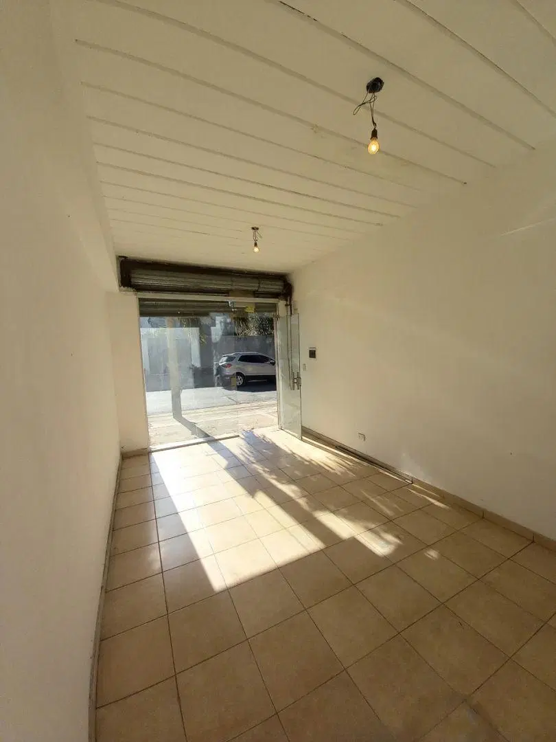 Local . | ALMAFUERTE al 1900 3