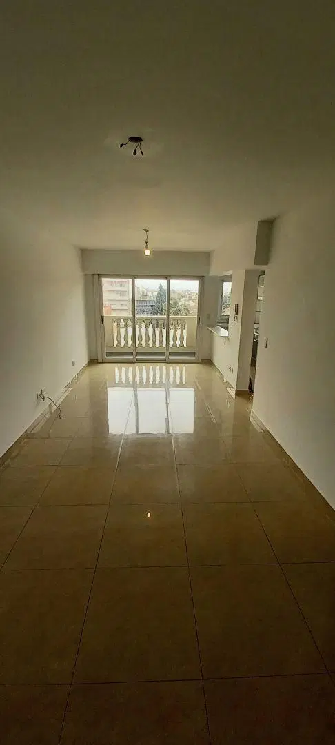 HERMOSO DEPTO DE 2 AMBIENTES CON AMPLIO COMEDOR, BALCON. EXCELENTE UBICACION 1
