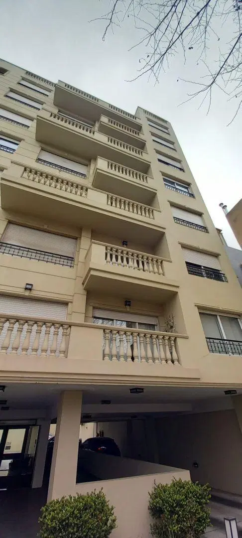 HERMOSO DEPTO DE 2 AMBIENTES CON AMPLIO COMEDOR, BALCON. EXCELENTE UBICACION 4