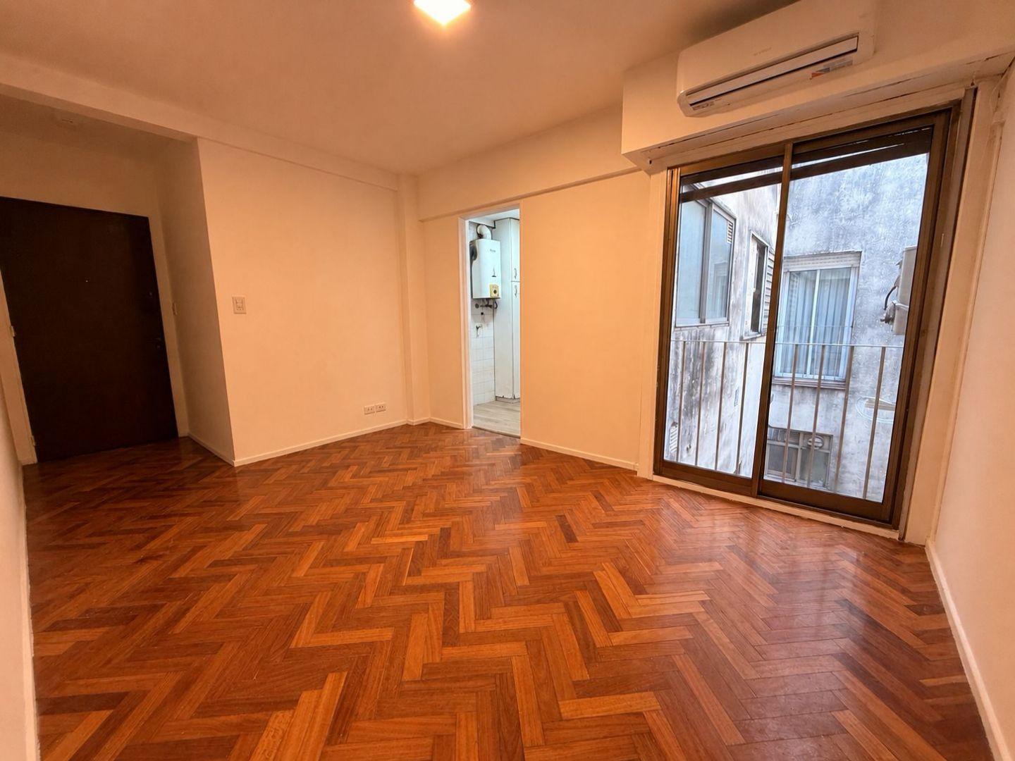 Foto de Espacioso 2 ambientes en Pleno Urquiza, imagen 2