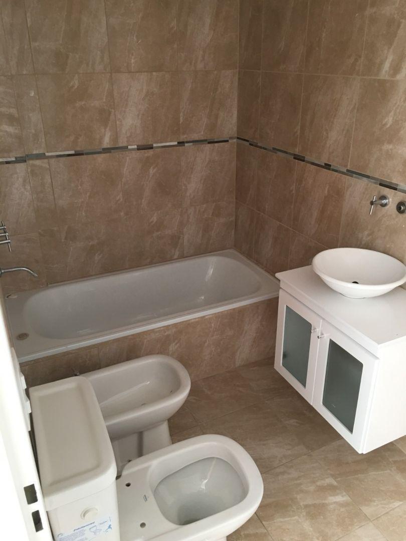 Foto de Monoambiente ideal con amplio balcón y cocina integrada, imagen 2