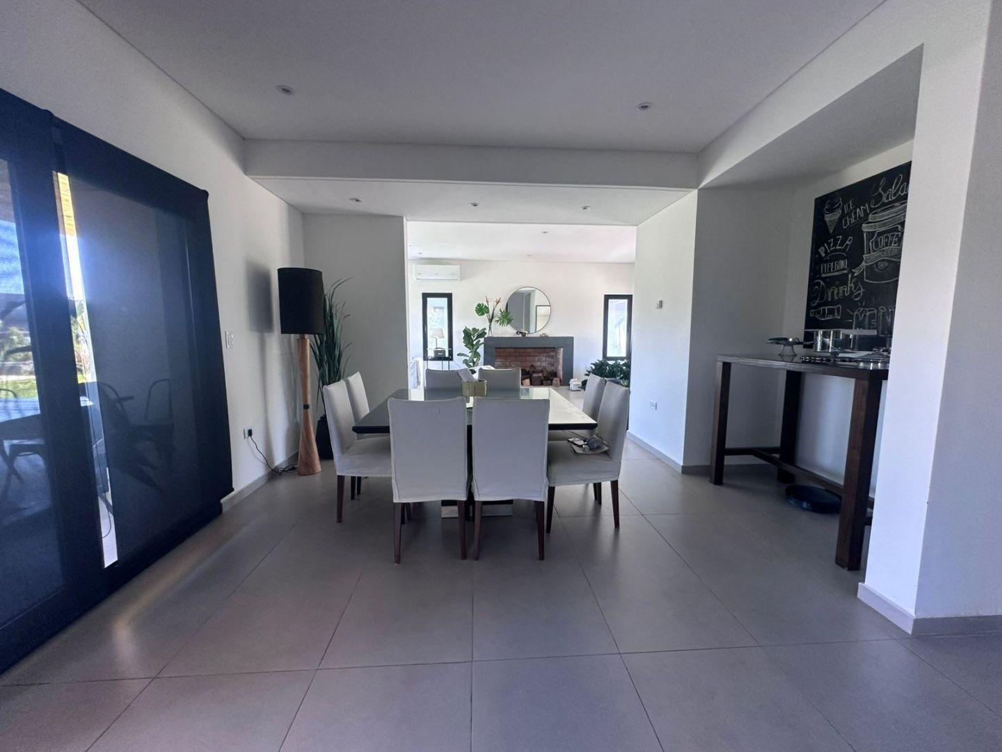 Foto de Casa 5 Ambientes con Pileta en Barrio Ceibos Puertos del Lago, imagen 3
