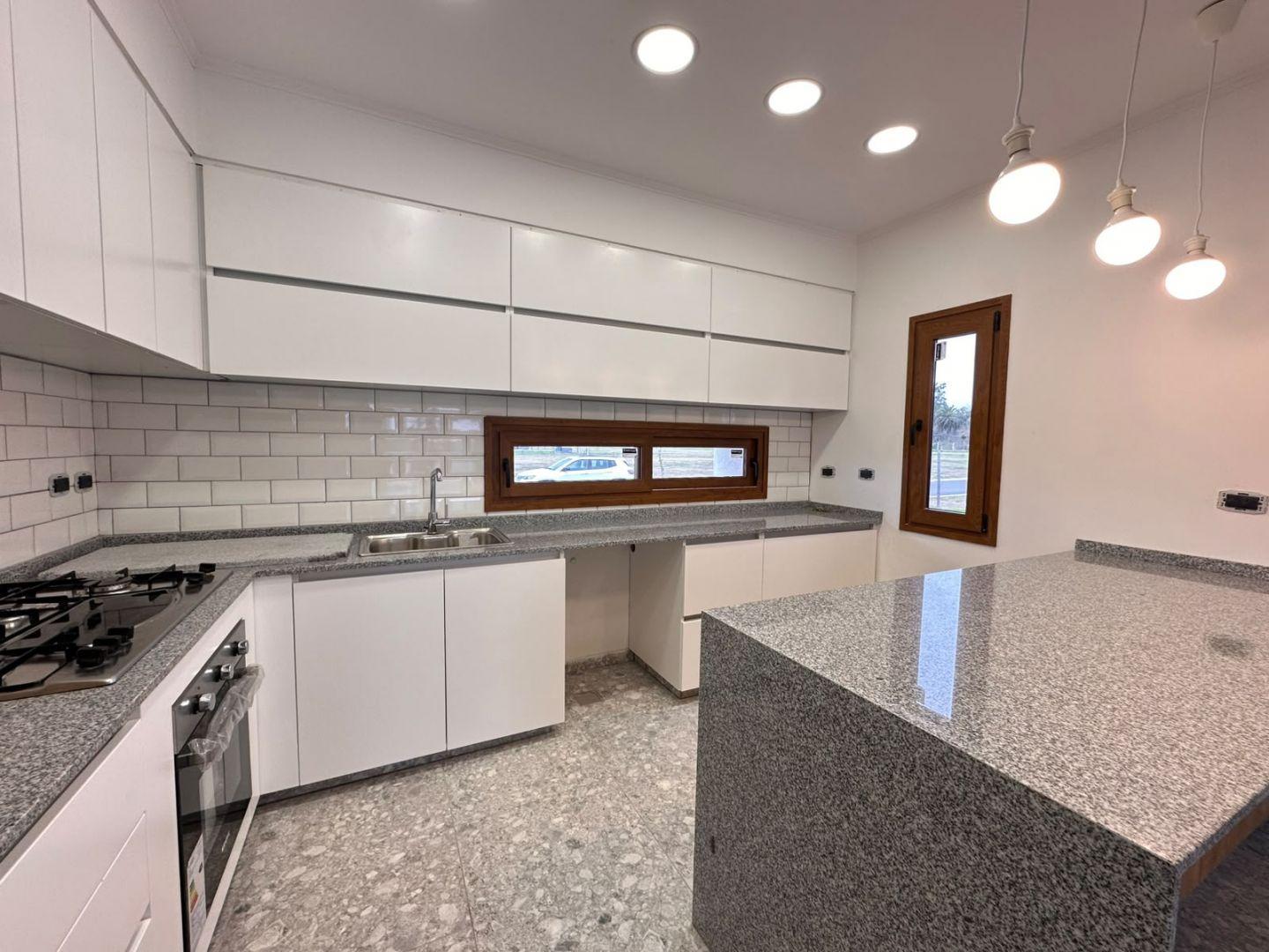 Foto de Excelente Casa 5 Ambientes con Pileta y Suite Nativas, Puertos del, imagen 5