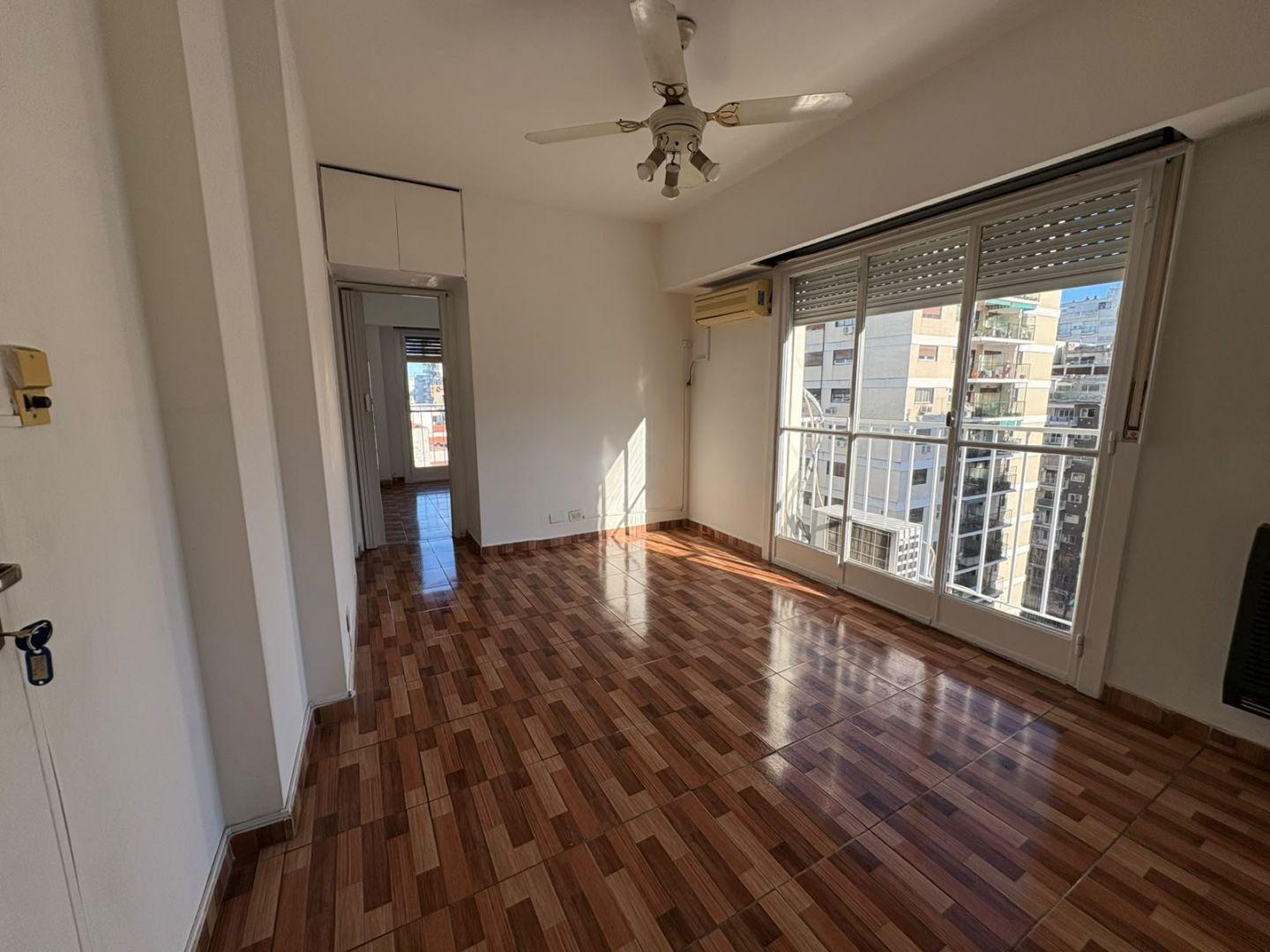Foto de Espacioso 2 ambientes con doble balcón, imagen 1