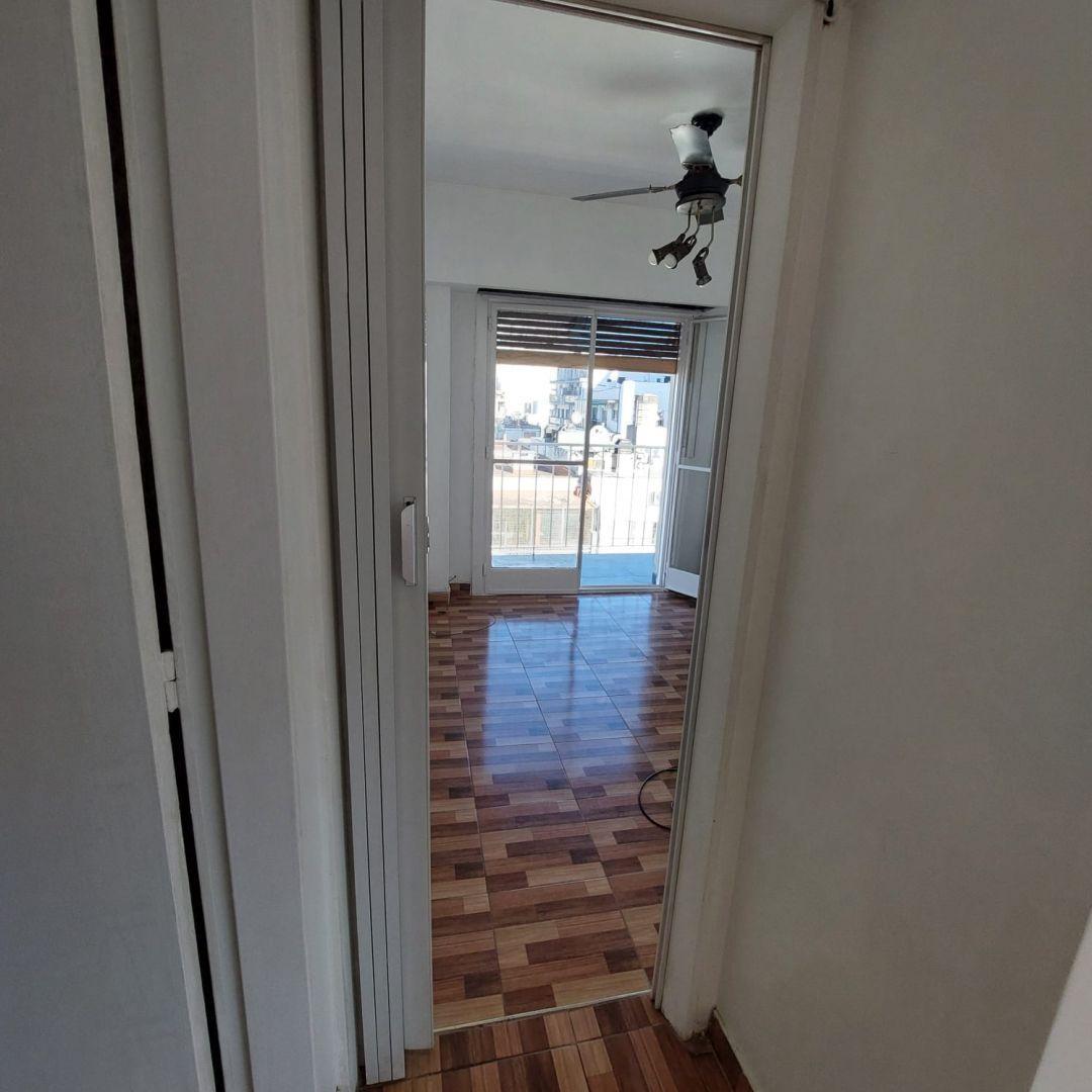Foto de Espacioso 2 ambientes con doble balcón, imagen 3